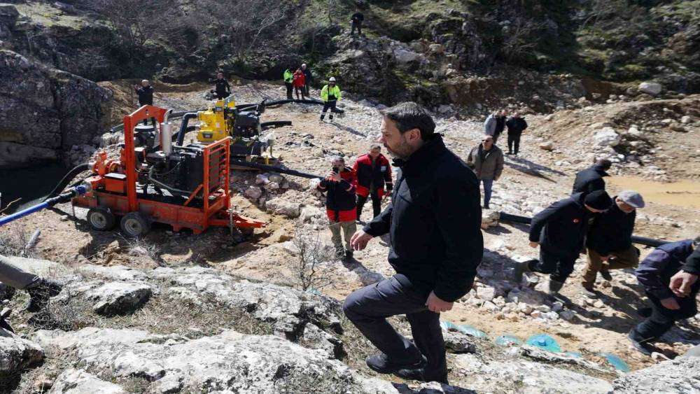 İliç’te vadiden akan suyun yığına karışmaması için tahliye işlemi devam ediyor
