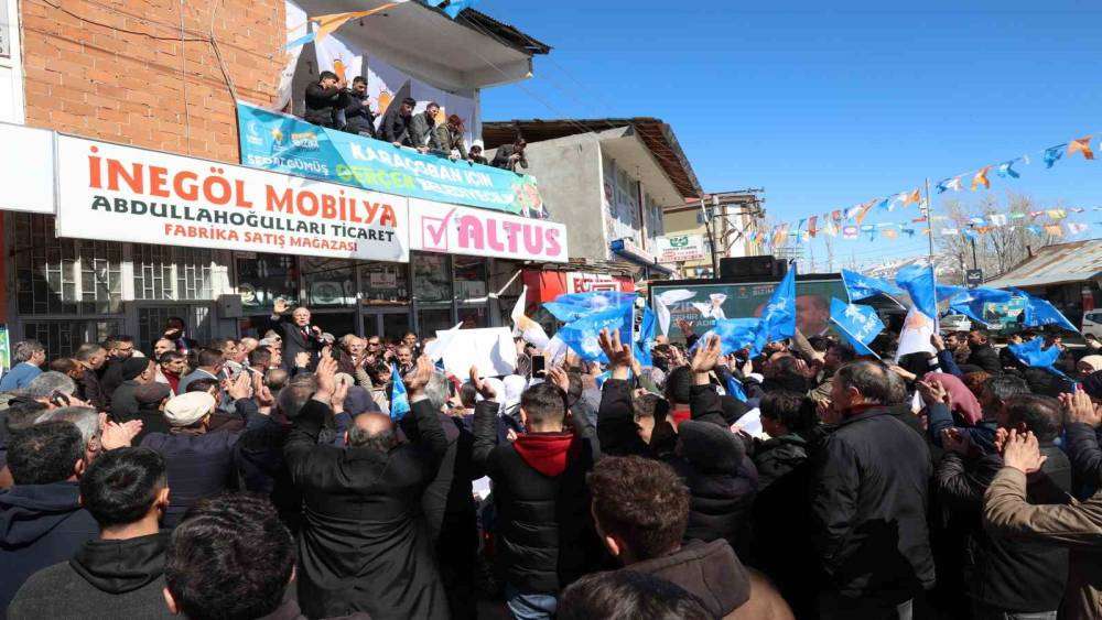 Başkan Sekmen Şenkaya, Karayazı ve Karaçoban’a çıkarma yaptı
